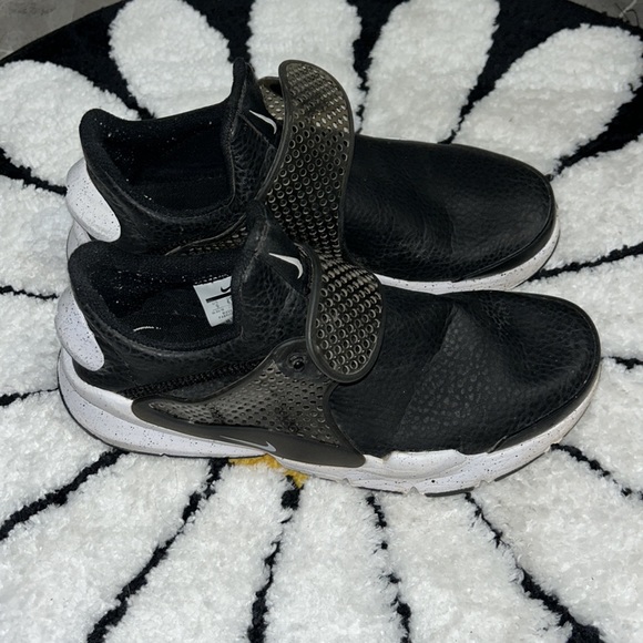 Women’s Nike Sock Dart running shoes - Picture 2 of 6